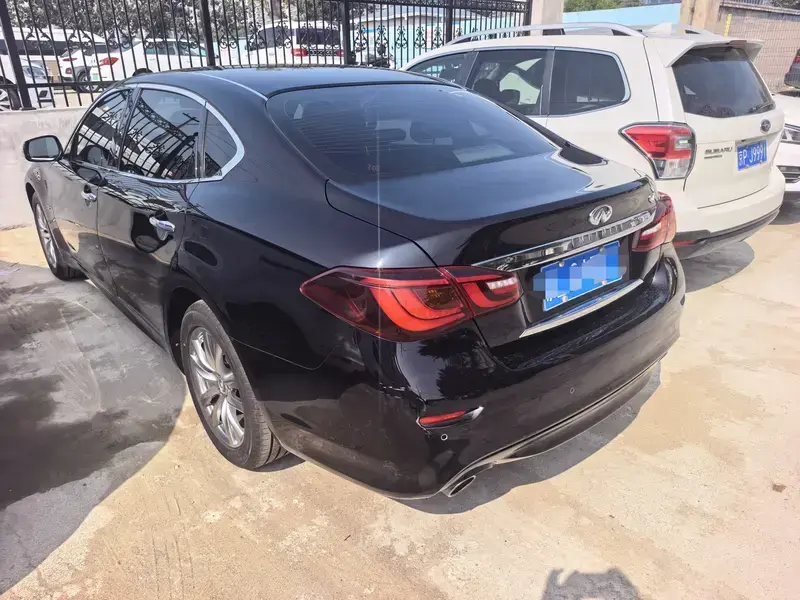 2017 Infiniti Q70 с пробегом 89 000 км