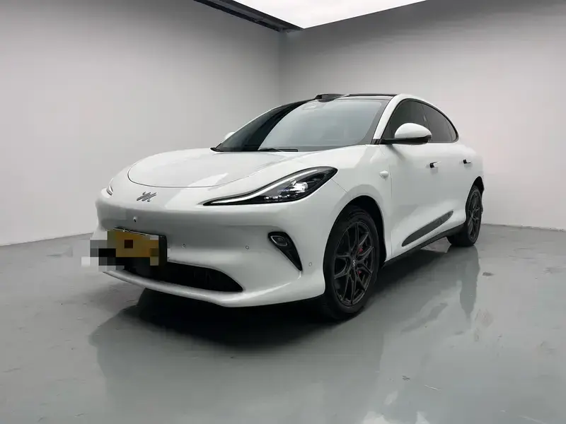 2025 IM Motors (Zhiji) LS6 с пробегом 46 000 км