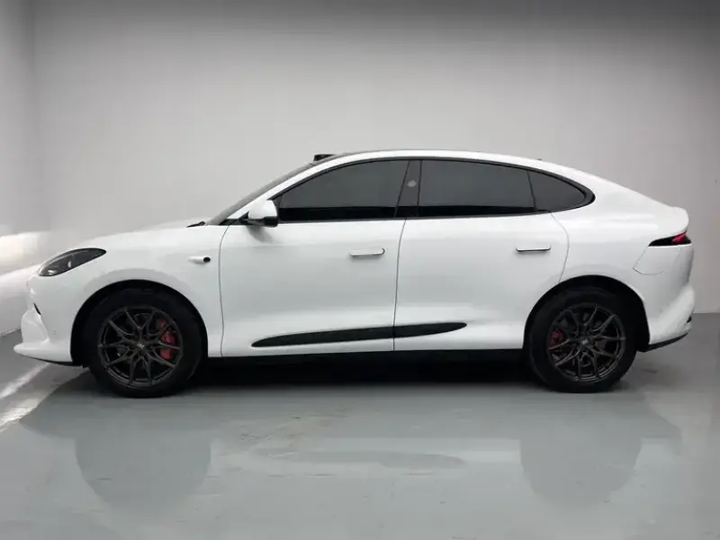 2025 IM Motors (Zhiji) LS6 с пробегом 46 000 км