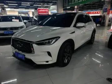 2022 Infiniti QX50 с пробегом 30 000 км