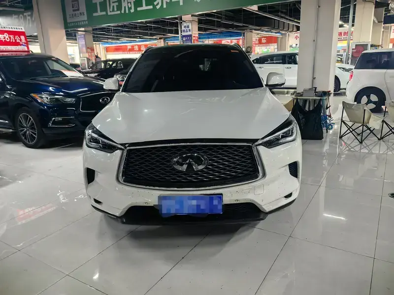 2022 Infiniti QX50 с пробегом 30 000 км