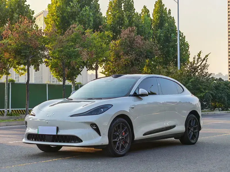 2025 IM Motors (Zhiji) LS6 с пробегом 17 000 км