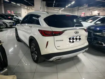2022 Infiniti QX50 с пробегом 30 000 км