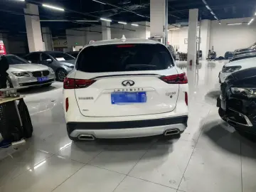 2022 Infiniti QX50 с пробегом 30 000 км