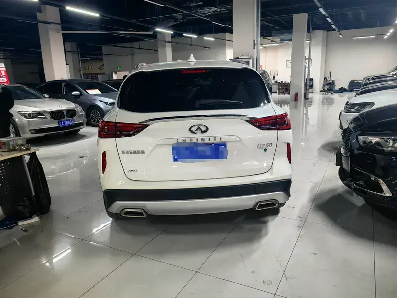2022 Infiniti QX50 с пробегом 30 000 км