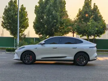 2025 IM Motors (Zhiji) LS6 с пробегом 17 000 км