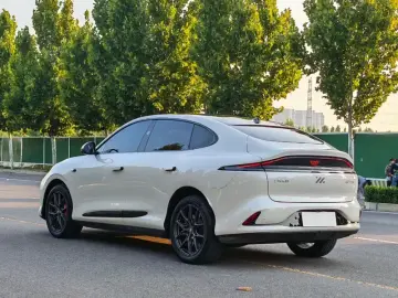2025 IM Motors (Zhiji) LS6 с пробегом 17 000 км
