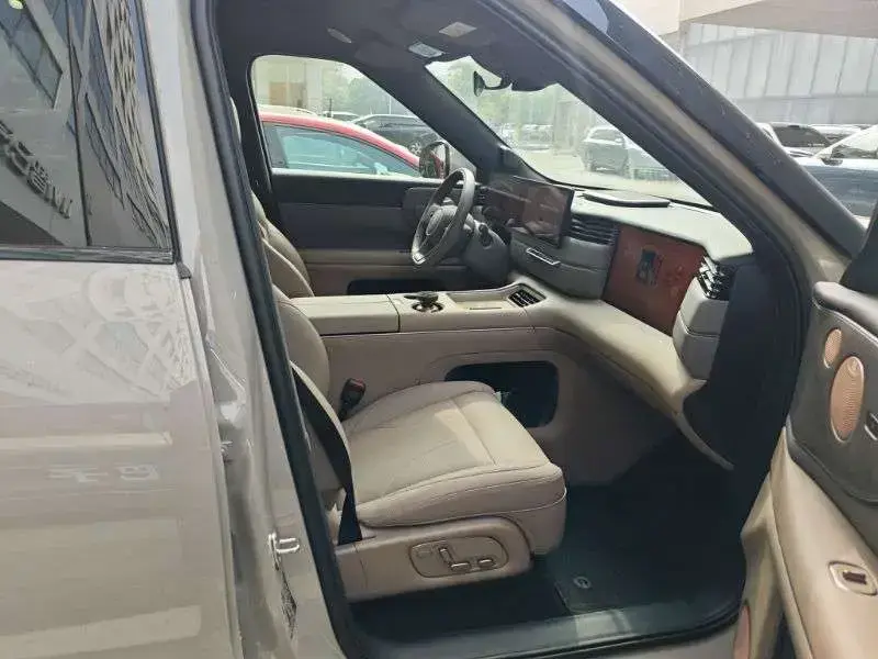 2026 IM Motors (Zhiji) LS8 с пробегом 8 700 км