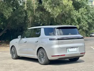 2026 IM Motors (Zhiji) LS8 с пробегом 4 000 км