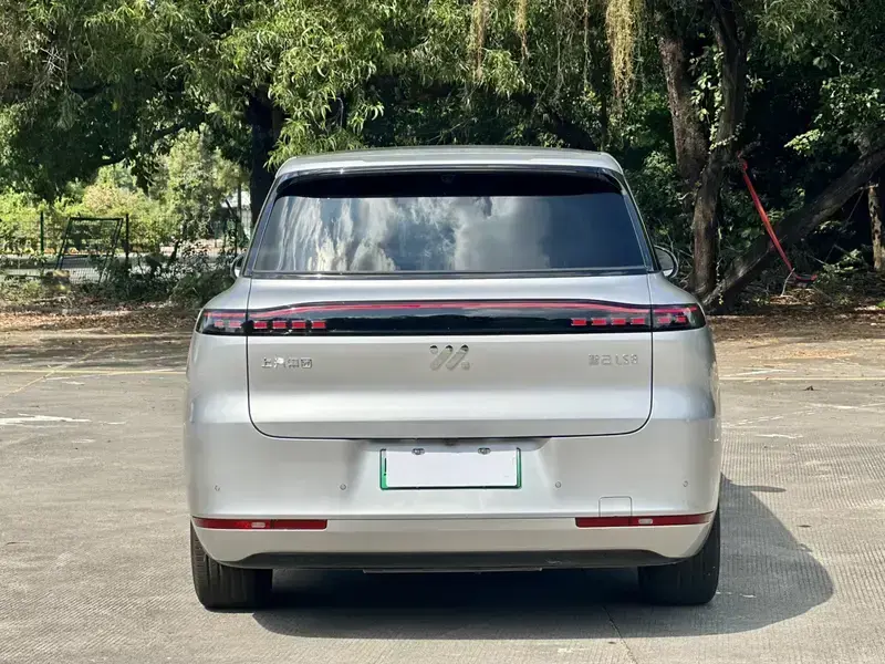 2026 IM Motors (Zhiji) LS8 с пробегом 4 000 км