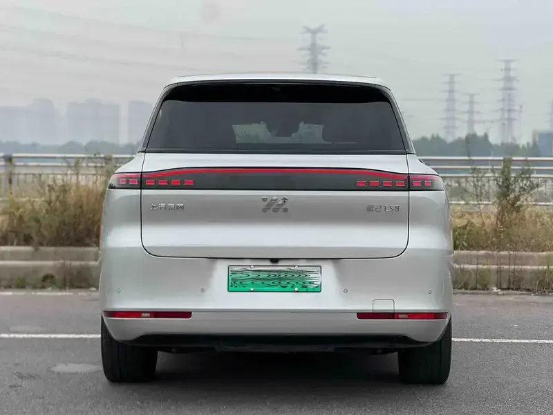2026 IM Motors (Zhiji) LS8 с пробегом 7 000 км
