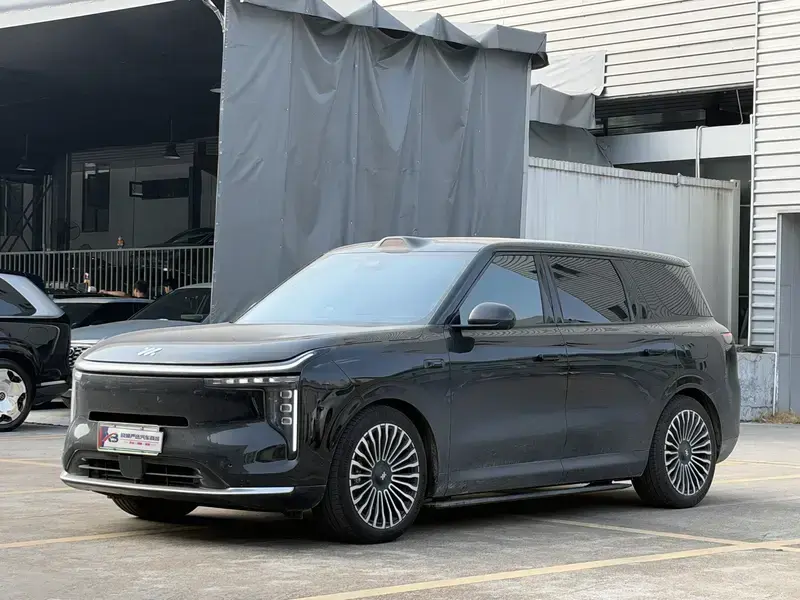 2026 IM Motors (Zhiji) LS8 с пробегом 8 300 км