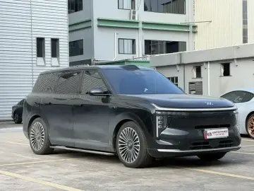 2026 IM Motors (Zhiji) LS8 с пробегом 8 300 км