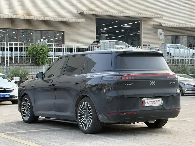 2026 IM Motors (Zhiji) LS8 с пробегом 8 300 км