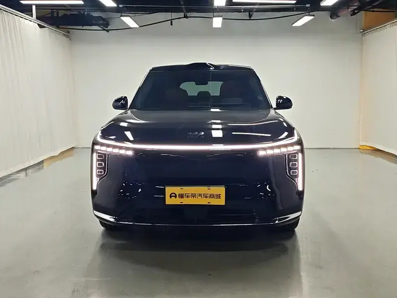 2026 IM Motors (Zhiji) LS8 с пробегом 9 100 км