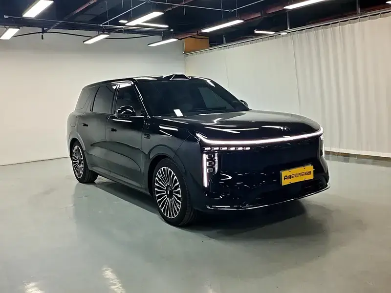 2026 IM Motors (Zhiji) LS8 с пробегом 9 100 км