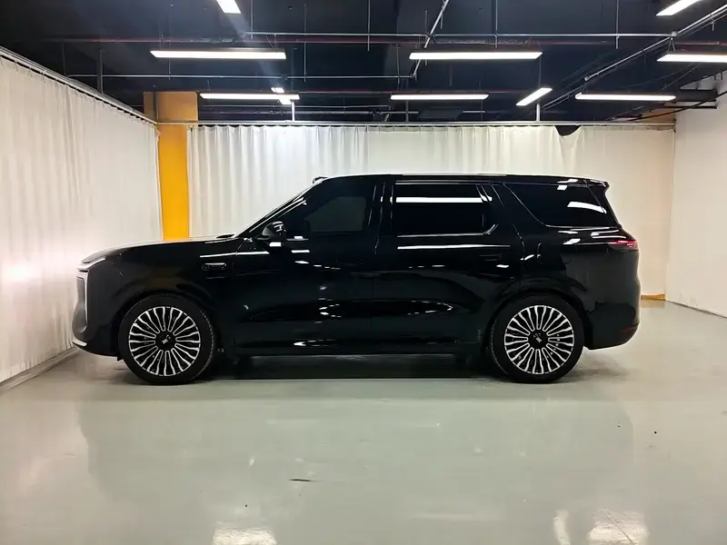2026 IM Motors (Zhiji) LS8 с пробегом 9 100 км