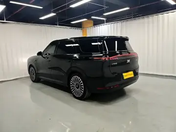 2026 IM Motors (Zhiji) LS8 с пробегом 9 100 км
