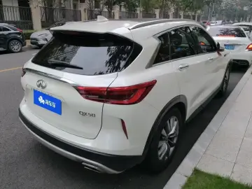 2020 Infiniti QX50 с пробегом 102 000 км