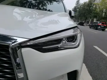 2020 Infiniti QX50 с пробегом 102 000 км