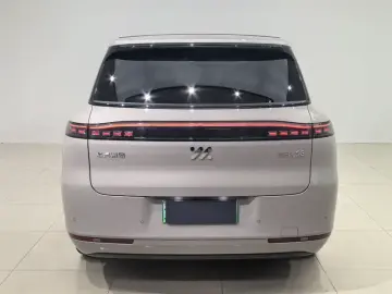 2026 IM Motors (Zhiji) LS8 с пробегом 13 000 км