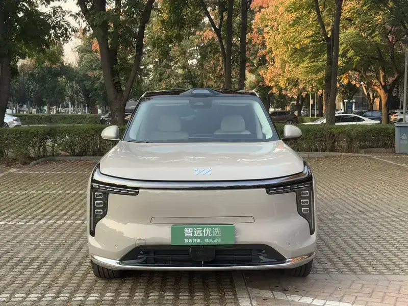 2026 IM Motors (Zhiji) LS8 с пробегом 9 000 км