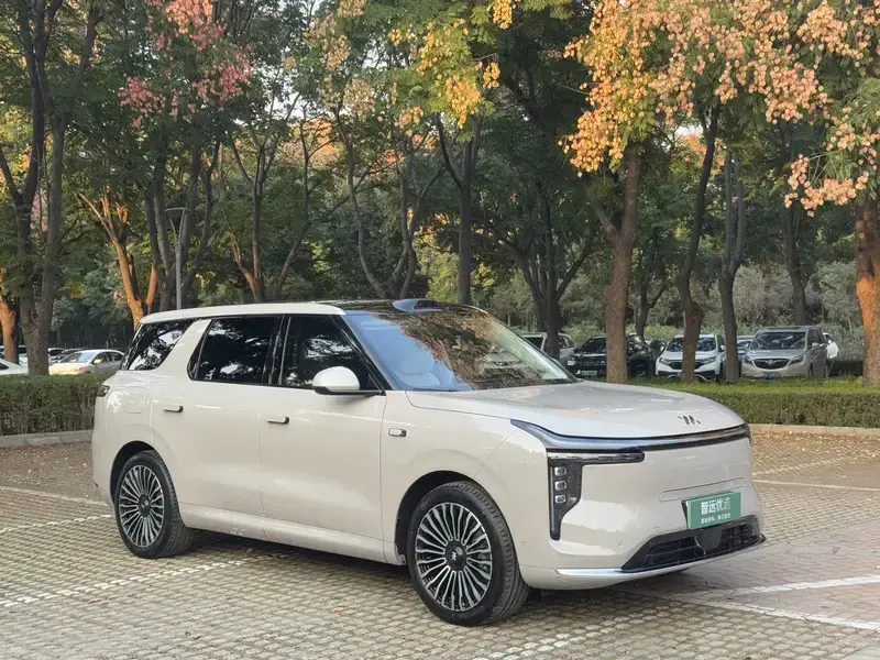 2026 IM Motors (Zhiji) LS8 с пробегом 9 000 км