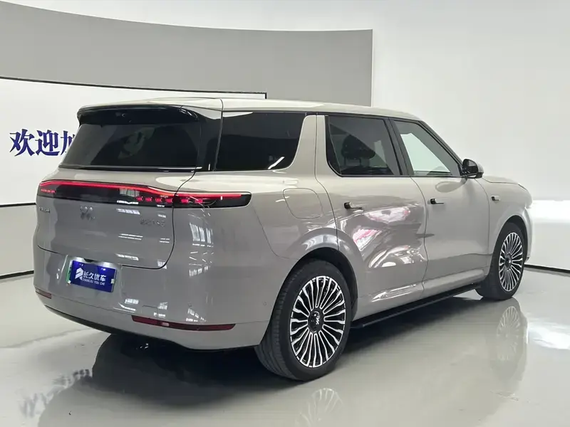 2026 IM Motors (Zhiji) LS8 с пробегом 10 000 км