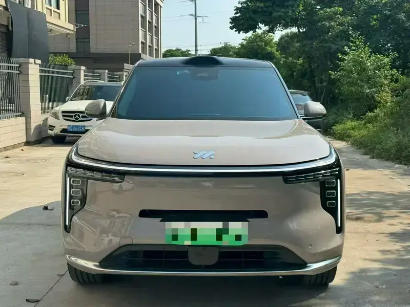 2026 IM Motors (Zhiji) LS8 с пробегом 10 000 км
