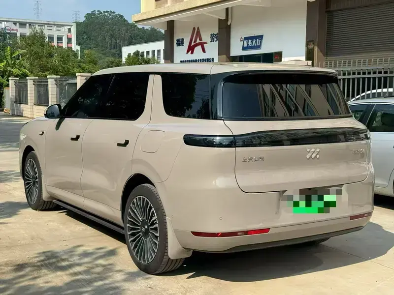 2026 IM Motors (Zhiji) LS8 с пробегом 10 000 км