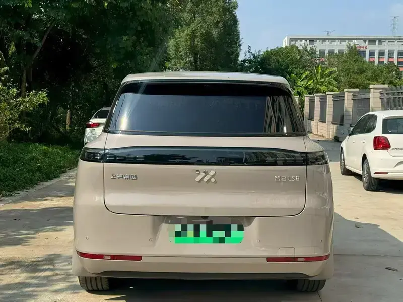 2026 IM Motors (Zhiji) LS8 с пробегом 10 000 км