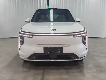 2026 IM Motors (Zhiji) LS8 с пробегом 100 км