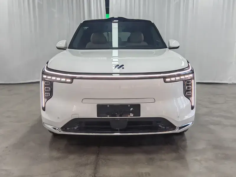2026 IM Motors (Zhiji) LS8 с пробегом 100 км