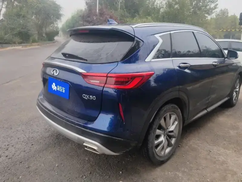 2020 Infiniti QX50 с пробегом 83 000 км