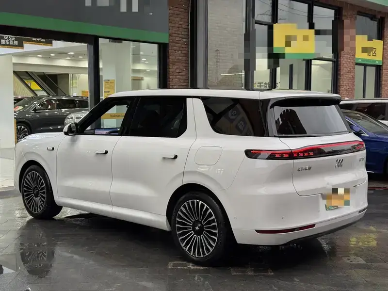 2026 IM Motors (Zhiji) LS8 с пробегом 4 000 км