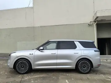 2026 IM Motors (Zhiji) LS8 с пробегом 8 000 км
