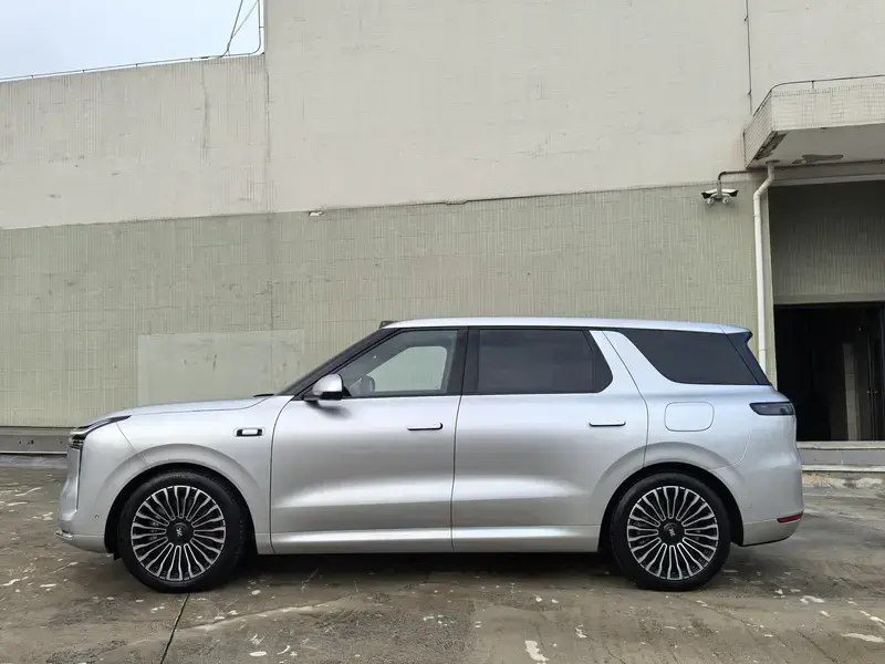 2026 IM Motors (Zhiji) LS8 с пробегом 8 000 км