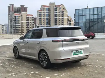 2026 IM Motors (Zhiji) LS8 с пробегом 8 000 км