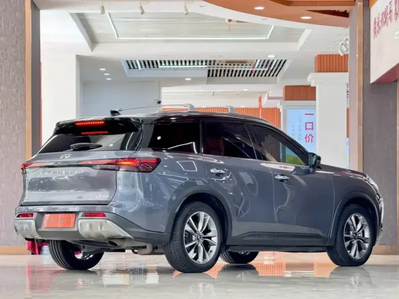 2022 Infiniti QX60 с пробегом 85 800 км