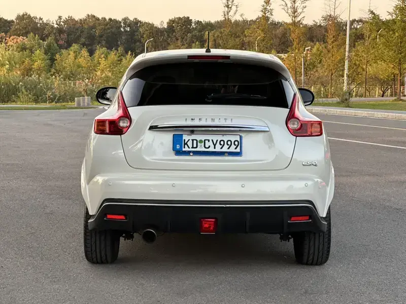 2014 Infiniti ESQ с пробегом 59 000 км