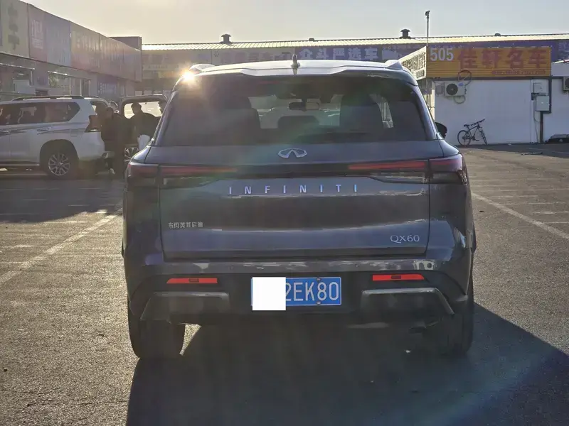 2024 Infiniti QX60 с пробегом 50 000 км