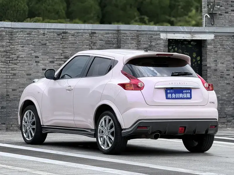 2014 Infiniti ESQ с пробегом 70 000 км