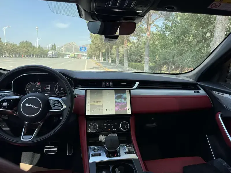 2024 Jaguar F-Pace с пробегом 19 000 км