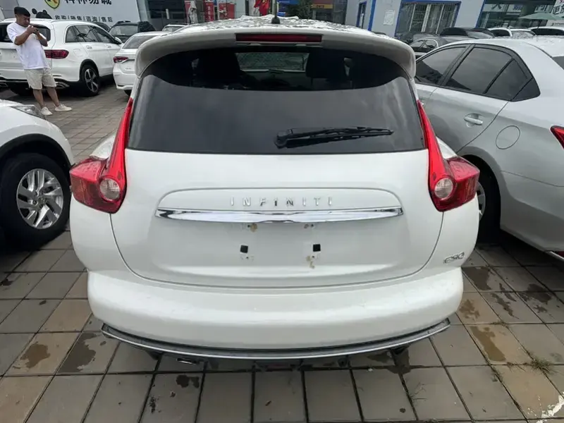 2016 Infiniti ESQ с пробегом 64 000 км