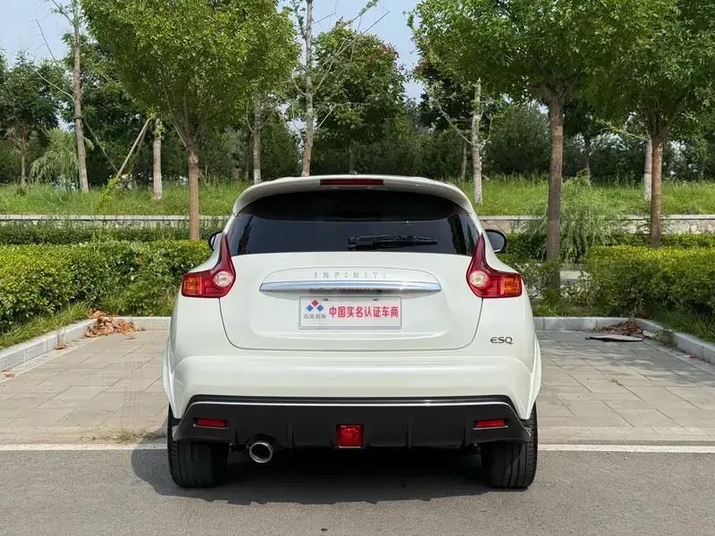2014 Infiniti ESQ с пробегом 81 000 км