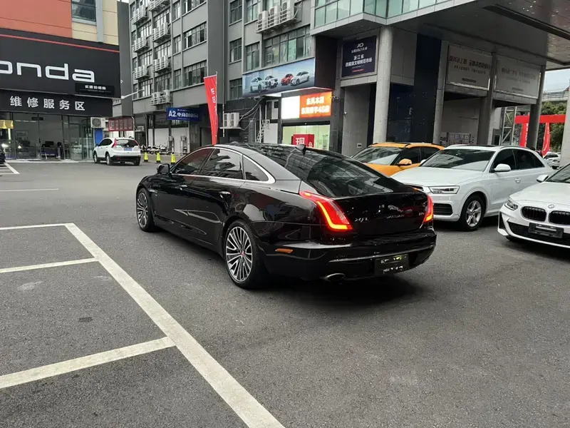 2018 Jaguar XJ с пробегом 120 000 км