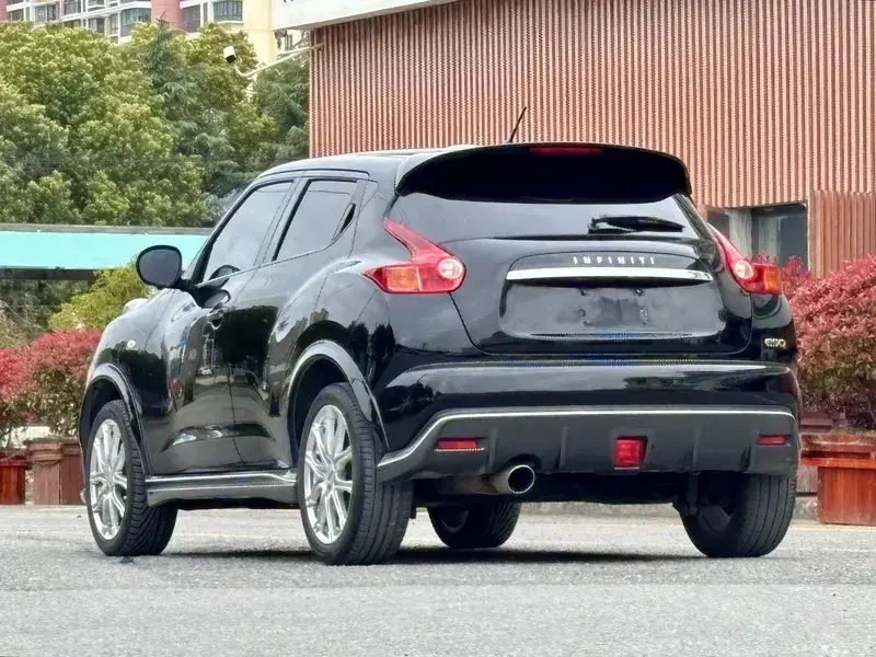 2014 Infiniti ESQ с пробегом 112 000 км