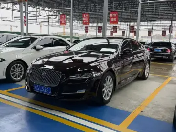 Jaguar XJ