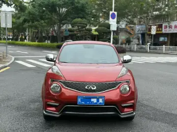 2014 Infiniti ESQ с пробегом 90 000 км