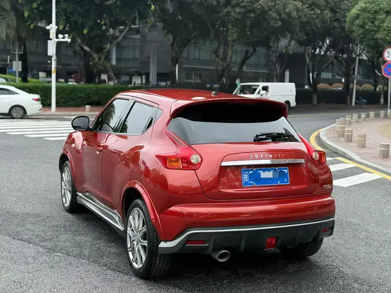 2014 Infiniti ESQ с пробегом 90 000 км